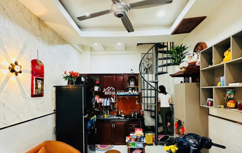 Bán Nhà Lạc Long Quân, Phường 8 Tân Bình, DTSD 50m2, 3Tầng 2PN. Chỉ 3.15 tỷ còn TL Với chính Chủ